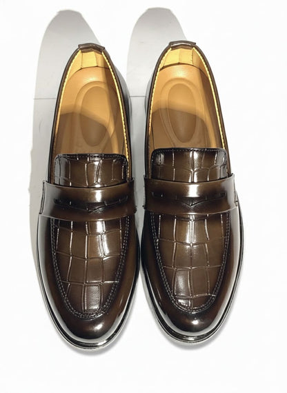 BROWN CROCODILE TEXTURED MEDICATED LOAFER