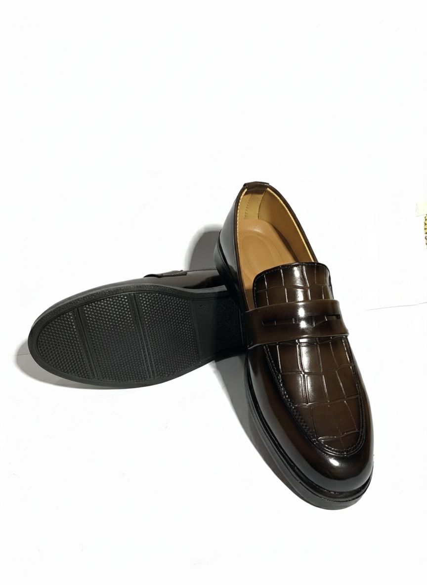 BROWN CROCODILE TEXTURED MEDICATED LOAFER